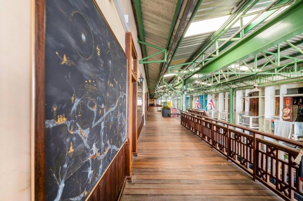 Art Sanamchai Hostel *