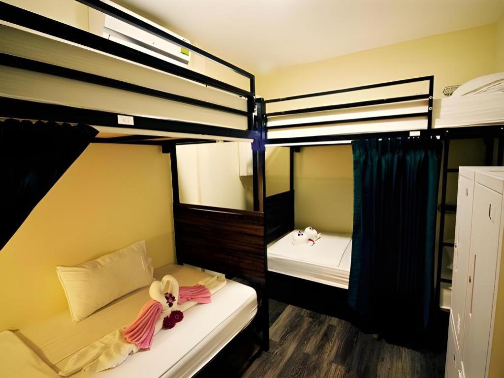 Art Sanamchai Hostel Bangkok